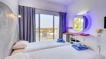 Adelais Bay Hotel