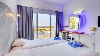 Adelais Bay Hotel