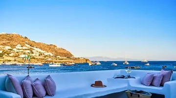 Adorno Beach Hotel & Suites