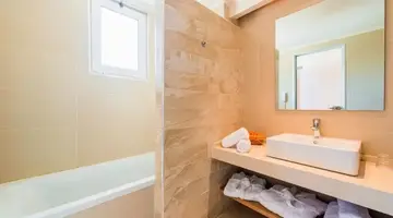 AFANDOU BAY RESORT SUITES