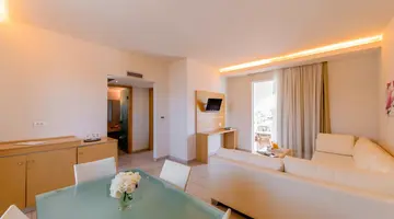 AFANDOU BAY RESORT SUITES