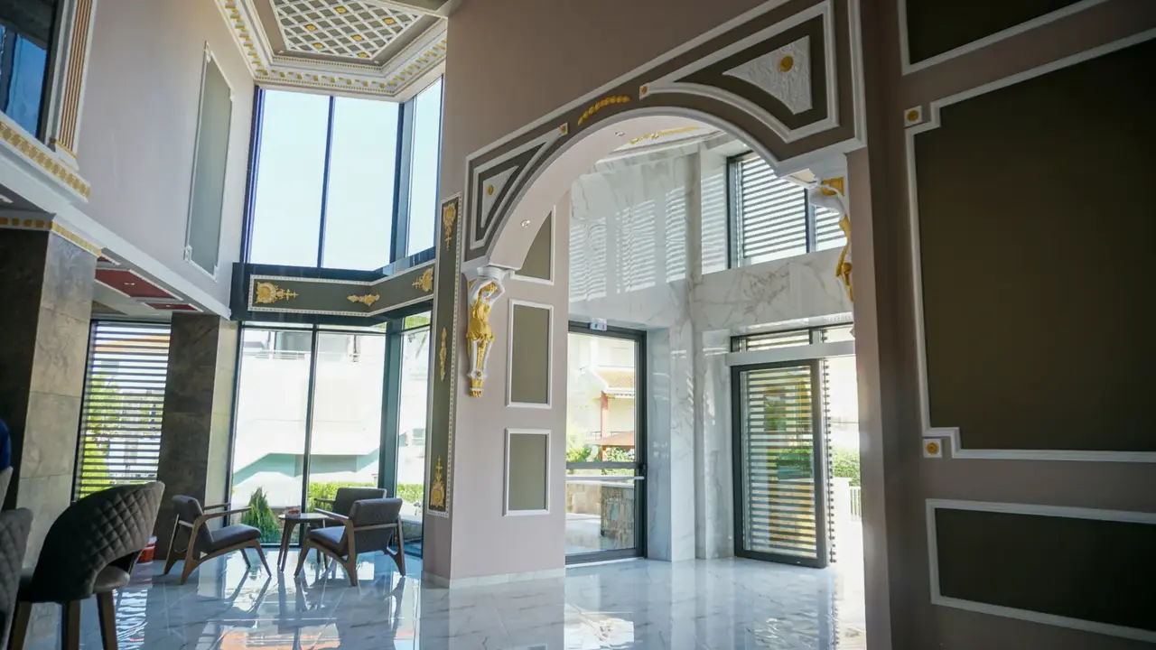 AGNES DELUXE HOTEL