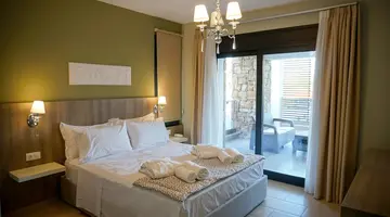 AGNES DELUXE HOTEL