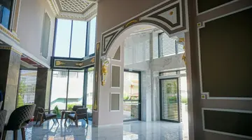 Agnes Deluxe Hotel