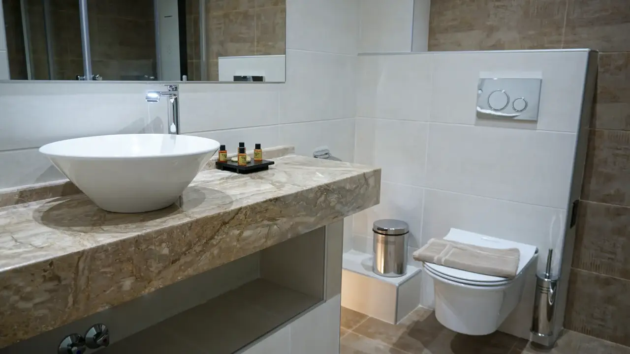 AGNES DELUXE HOTEL