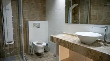 AGNES DELUXE HOTEL