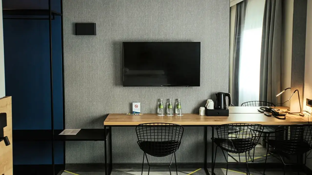Air Hotel