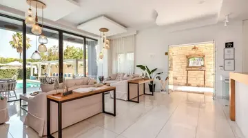 Airis Boutique & Suites