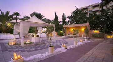 Ajax Hotel