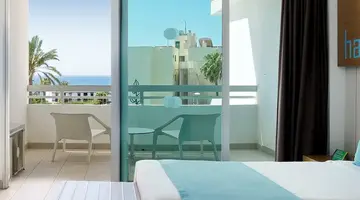 AKEAH Broncemar Hotel