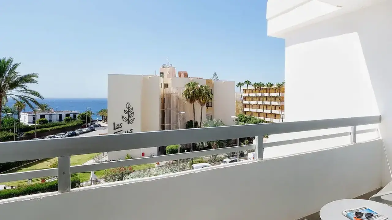 AKEAH Broncemar Hotel