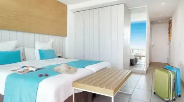 AKEAH Broncemar Hotel