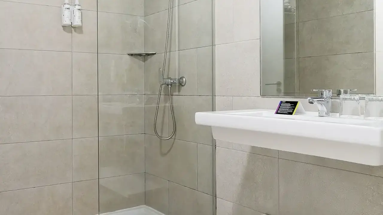 AKEAH Broncemar Hotel