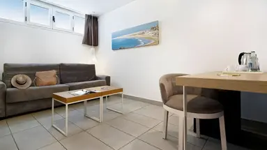 AKEAH Broncemar Hotel
