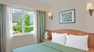 AKKA CLAROS HOTEL