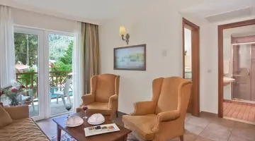 AKKA CLAROS HOTEL