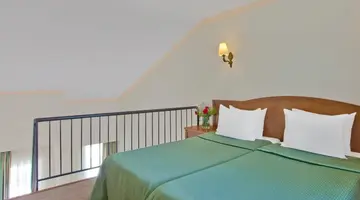 AKKA CLAROS HOTEL
