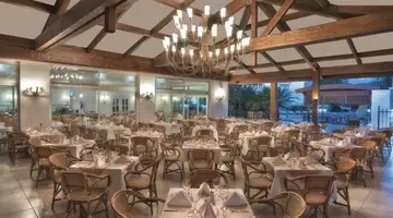 AKKA CLAROS HOTEL