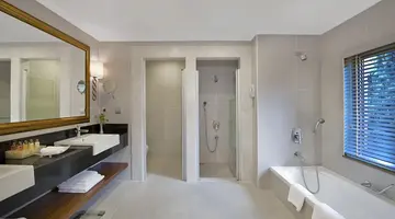 Akka Residence