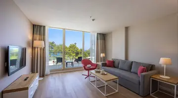 AKRA KEMER