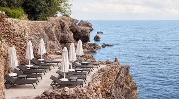 AKRA V HOTEL