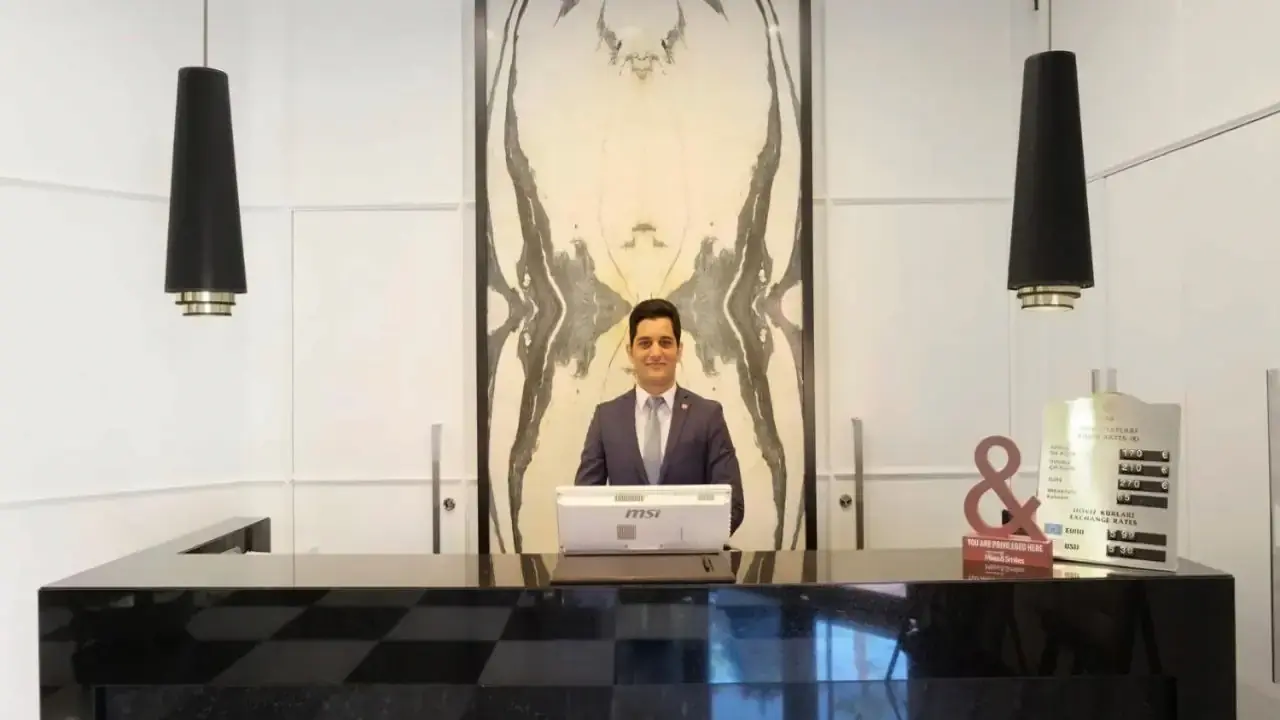 Akra V Hotel