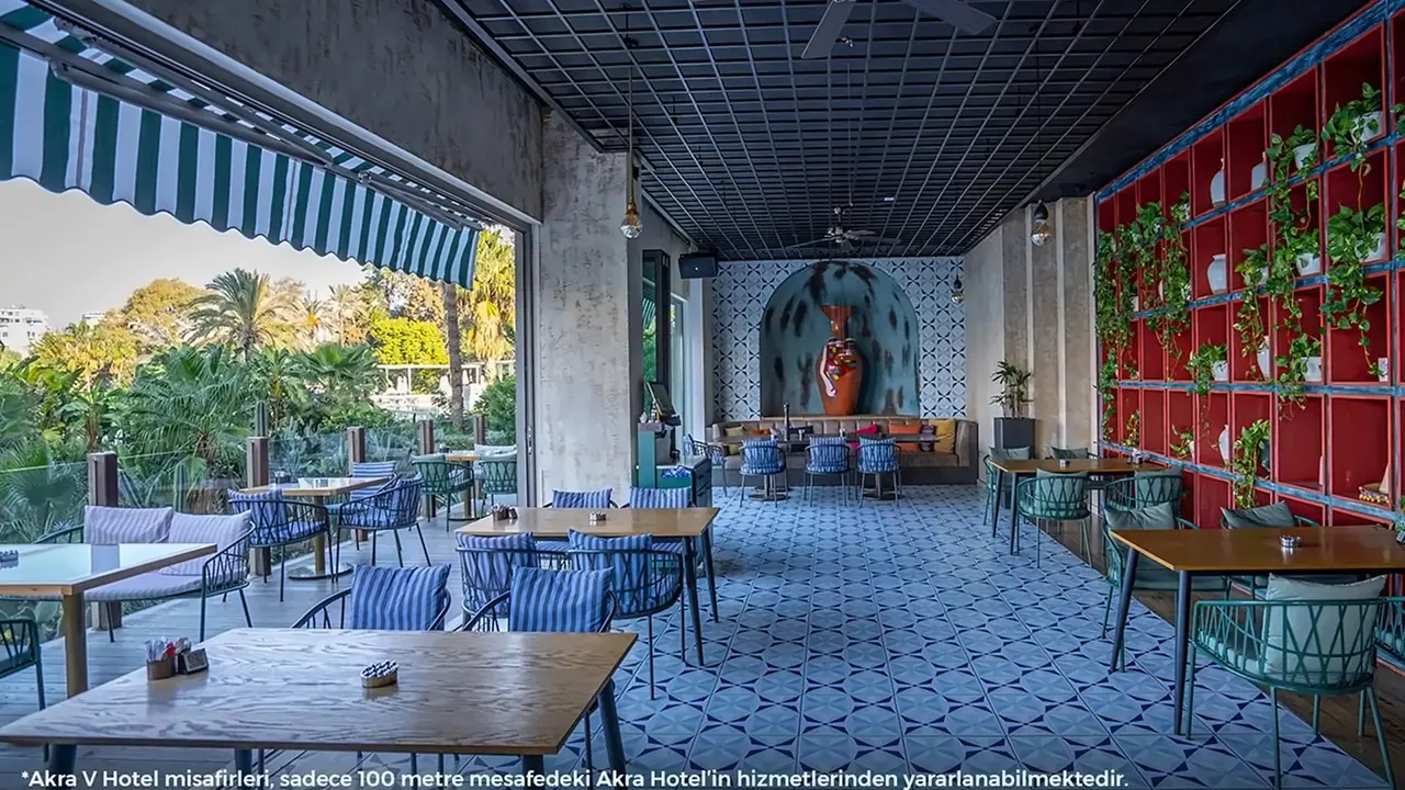 Akra V Hotel