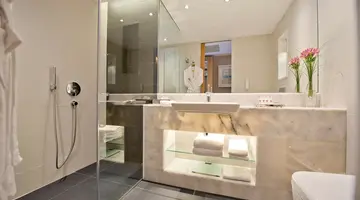AKRA V HOTEL