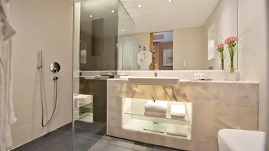 AKRA V HOTEL
