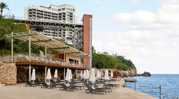 AKRA V HOTEL