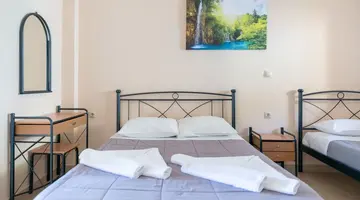 Akrogiali Studios Poros