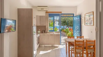 Akrogiali Studios Poros