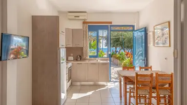 Akrogiali Studios Poros