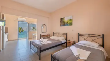 Akrogiali Studios Poros