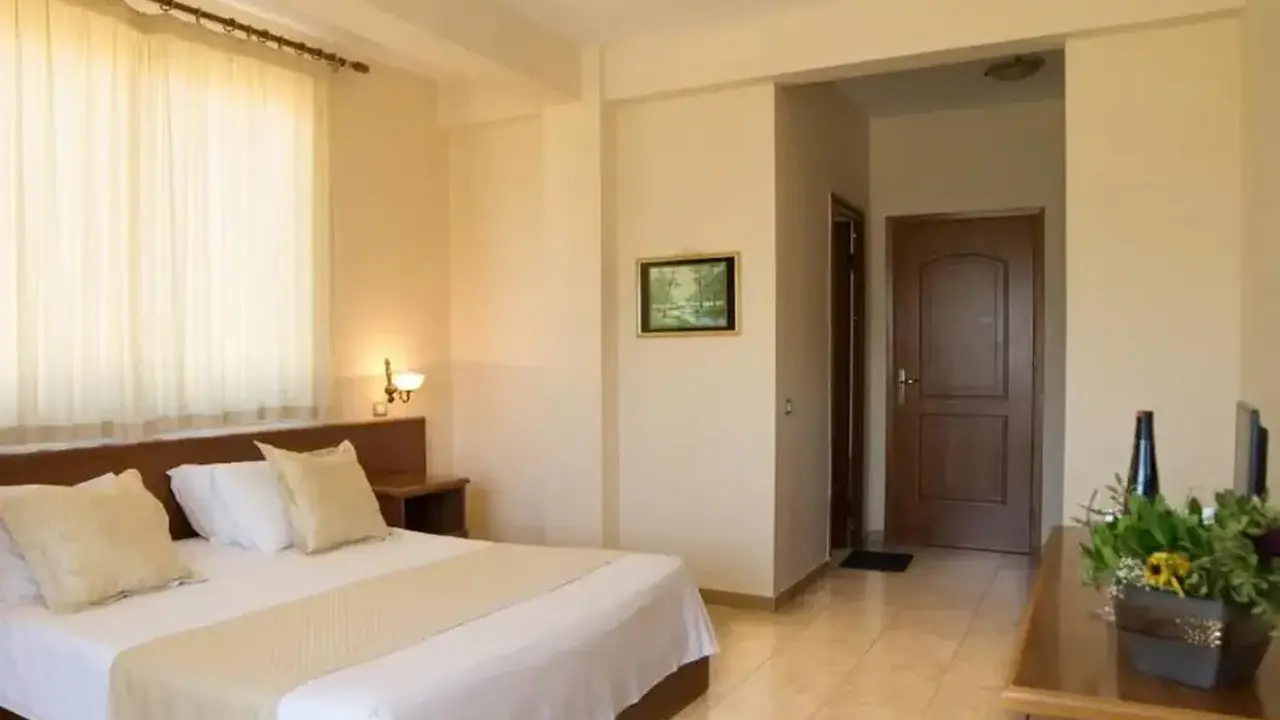 AKROPOLI HOTEL