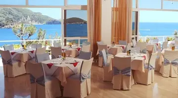 Akrotiri Beach