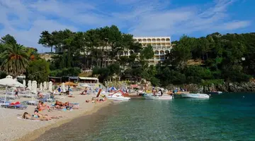 Akrotiri Beach