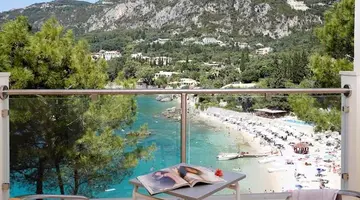 Akrotiri Beach