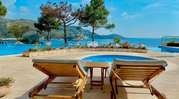 Akrotiri Beach