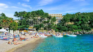 Akrotiri Beach