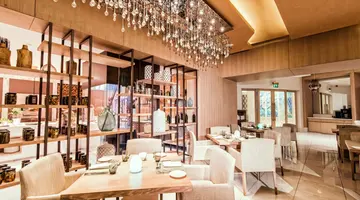 Al Habtoor Grand Resort, Autograph Collection