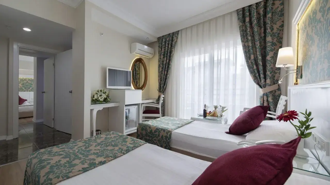 ALAIYE KLEOPATRA HOTEL