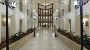 Alba Queen Hotel