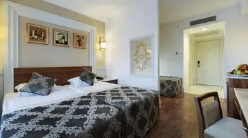 Alba Queen Hotel