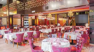 Albatros White Beach Hotel
