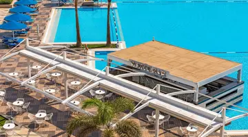 Albatros White Beach Hotel