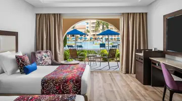 Albatros White Beach Hotel
