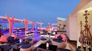 Albatros White Beach Hotel