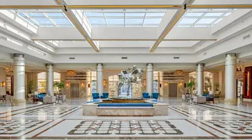 Albatros White Beach Hotel