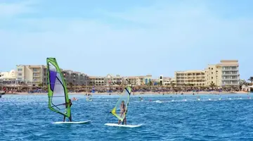 Albatros White Beach Hotel